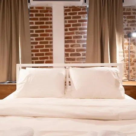 Historic In Old Town Heart *