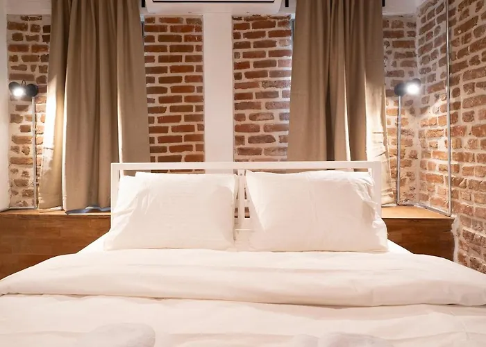 Historic In Old Town Heart *